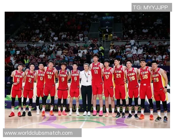 中国男篮迎战黑山男篮全力争胜展现团队实力与拼搏精神 中国男篮迎战黑山男篮全力争胜展现团队实力与拼搏精神