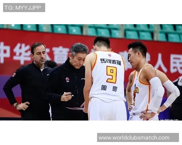 周鹏：从篮球场上的拼搏者到生活中的坚韧榜样，探索他的成长与奋斗之路